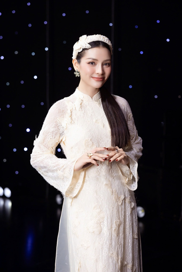 Vóc dáng ngày một thăng hạng của Phương Trinh Jolie dù đã là mẹ 3 con. 