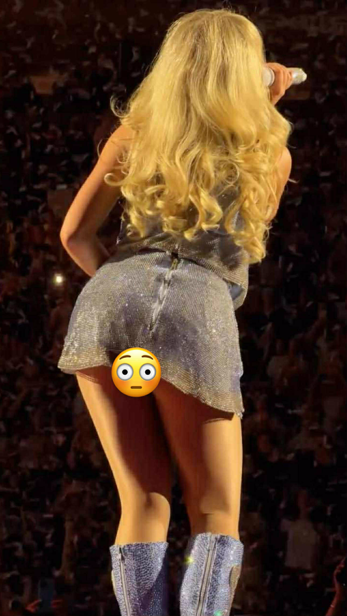 Đoạn clip biểu diễn phản cảm của nữ ca sĩ nổi tiếng gây tranh cãi dữ dội.