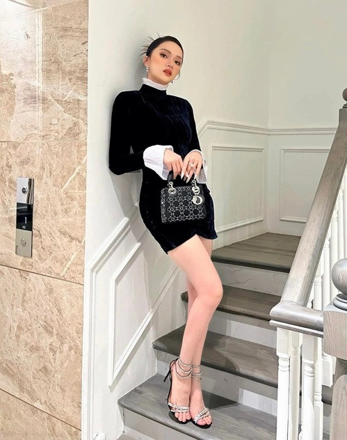 Vài năm trước, Hương Giang từng khoe Matt Liu tặng cô chiếc túi hiệu nhân dịp sinh nhật. (Ảnh FBNV)