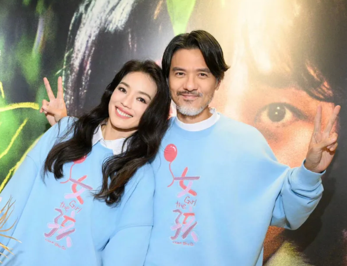 Hình ảnh mới nhất của Thư Kỳ và chồng. Ảnh: QQ