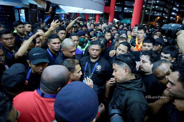 Hàng trăm CĐV Malaysia đã biểu tình khi Selangor bị loại ở sân chơi châu Á vào tối thứ Tư. Ảnh: New Straits Times&nbsp;