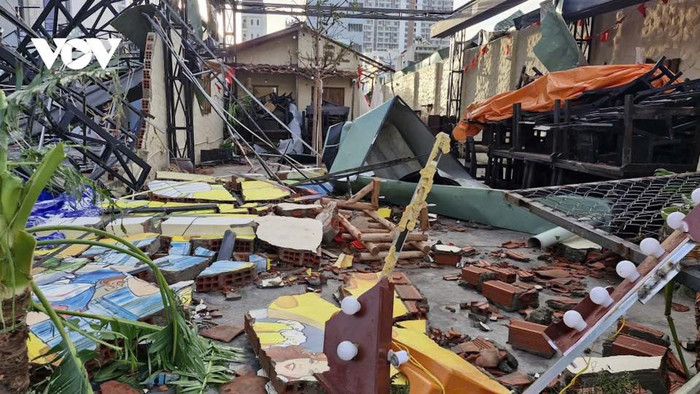 Tường sập, khung nhà gãy đổ, nằm la liệt khi cơn bão số 13 đi qua. Ảnh: Nguyễn Thảo | VOV Tây Nguyên