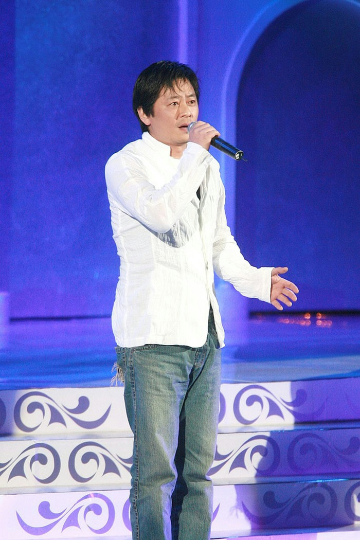 Nam ca sĩ từng biến mất khỏi showbiz nghi do bị đầu độc, nay xuất hiện với diện mạo già nua ở tuổi 63 Ảnh 4