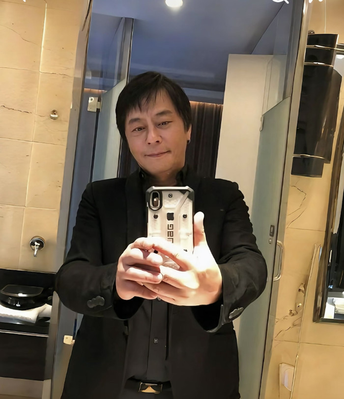 Nam ca sĩ từng biến mất khỏi showbiz nghi do bị đầu độc, nay xuất hiện với diện mạo già nua ở tuổi 63 Ảnh 3