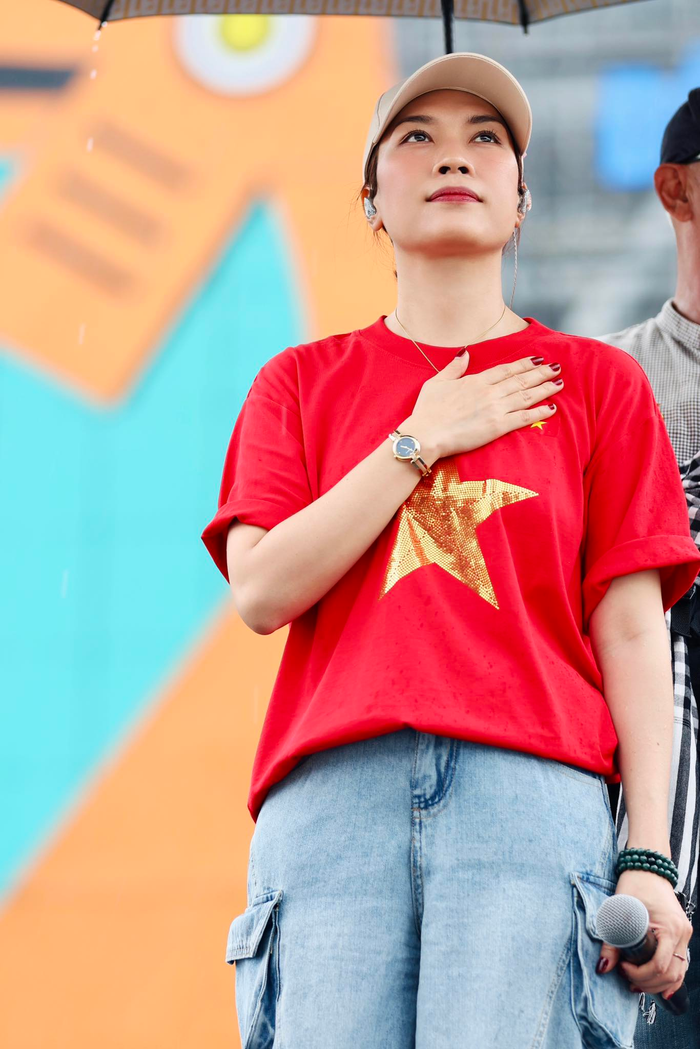 Không chỉ là ca sĩ, Mỹ Tâm còn là người truyền cảm hứng cho thế hệ nghệ sĩ trẻ hiện nay. (Ảnh: FBNV)