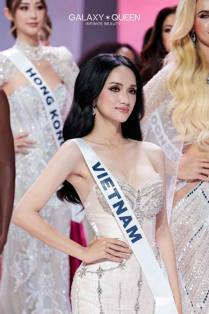 Phần lớn lớp trang điểm, làm tóc của Hương Giang tại Miss Universe đều cô thực hiện. Ảnh: Galaxy Queen