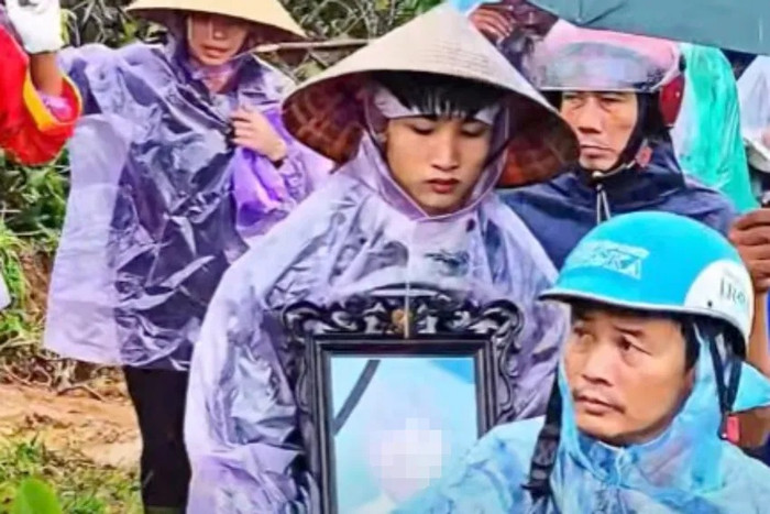 Người thân tổ chức tang lễ cho em N.K.M. Ảnh: báo Pháp luật TP.HCM