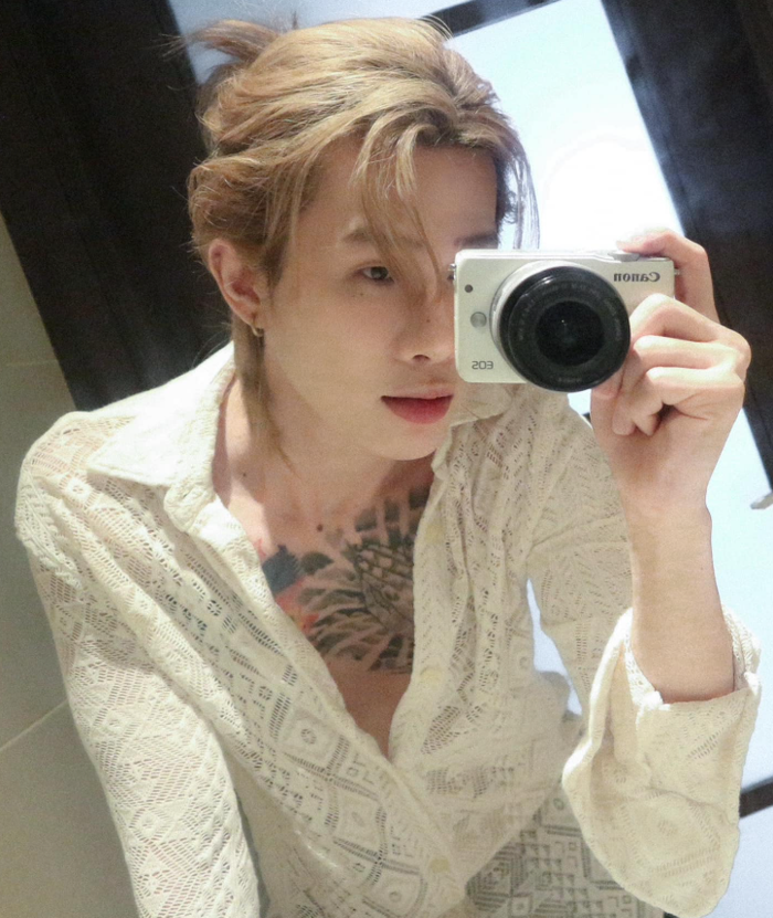 Jack lựa chọn máy ảnh Canon EOS M10. (Nguồn: FBNV)