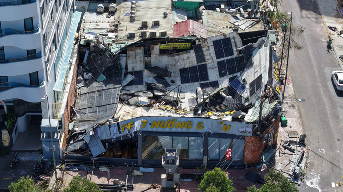 Nhà của người dân đổ nát sau bão. (Nguồn: VnExpress)