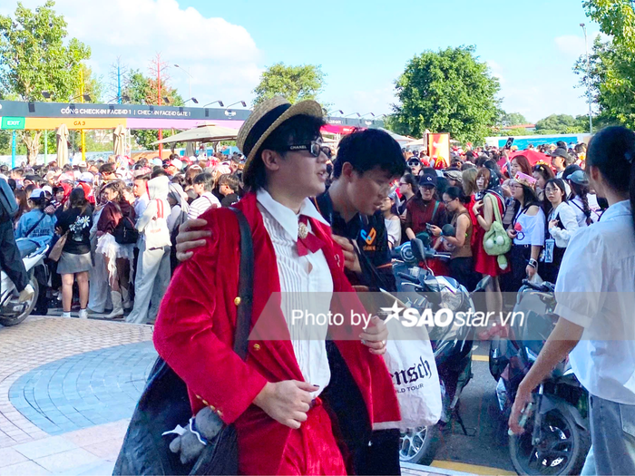 Một người hâm mộ nam hoá trang thành G-Dragon