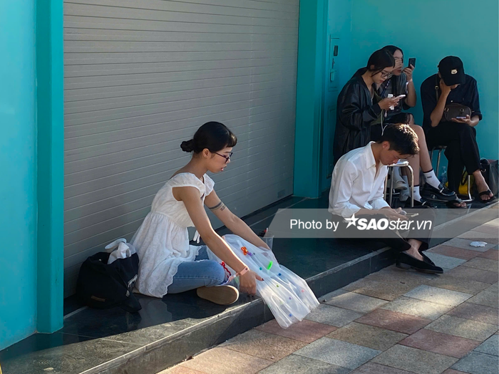 Một fan nữ của G-Dragon tự tay trang trí voan trắng