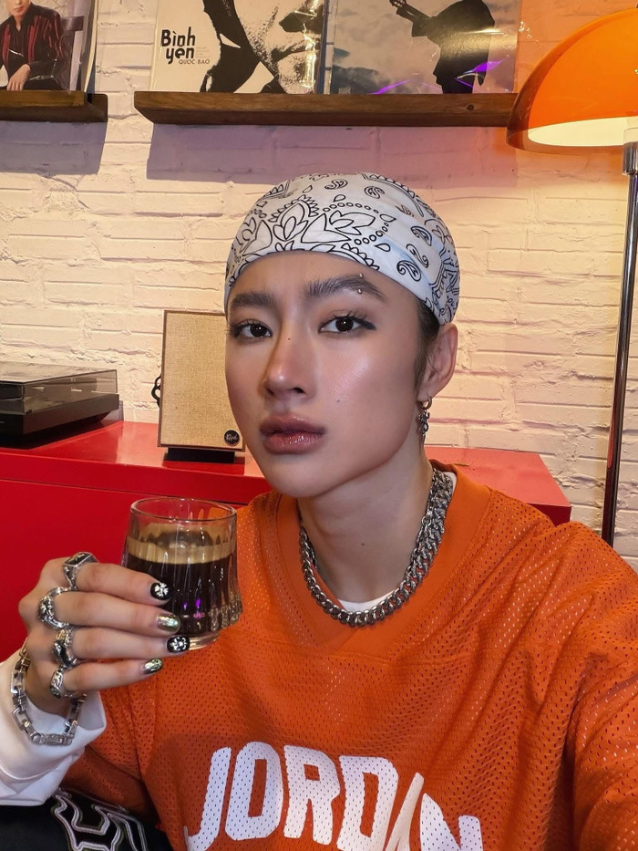 Mỹ nhân nổi tiếng showbiz Việt bị cấm diễn vì ăn mặc phản cảm, tình trạng hiện tại mới gây sốc Ảnh 6