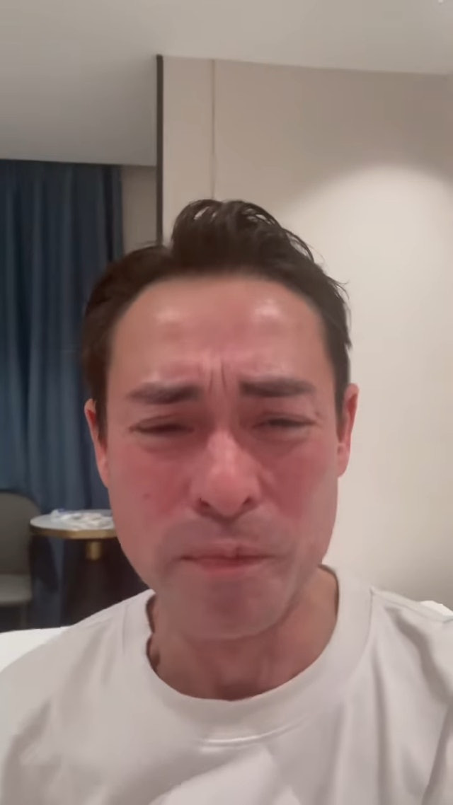 Nam ca sĩ cho biết, hiện anh còn thiếu số tiền khoảng 2,7 tỷ đồng để có chi phí giúp vợ phẫu thuật. (Ảnh từ HK01)