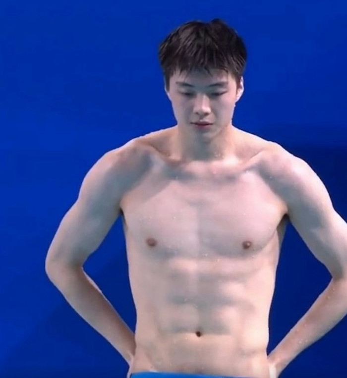 Vận động viên nhảy cầu 'gây bão' vì quá đẹp trai, được so sánh với nam thần showbiz Ảnh 1