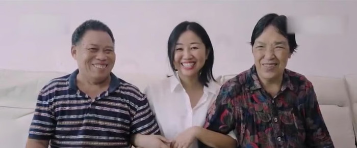 Bé gái bị bắt cóc năm 3 tuổi một mình đi tìm cha mẹ ruột, cái kết 43 năm sau khiến hàng triệu người bật khóc Ảnh 2