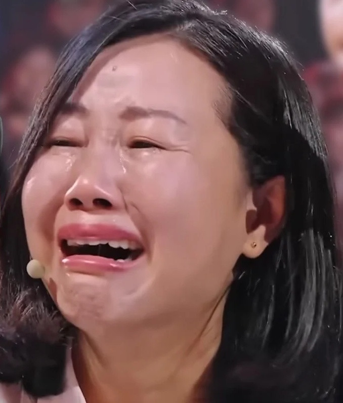 Bé gái bị bắt cóc năm 3 tuổi một mình đi tìm cha mẹ ruột, cái kết 43 năm sau khiến hàng triệu người bật khóc Ảnh 1