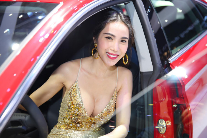 Chiếc xe 9 tỷ thuộc bộ sưu tập xe sang của ca sĩ Thủy Tiên.