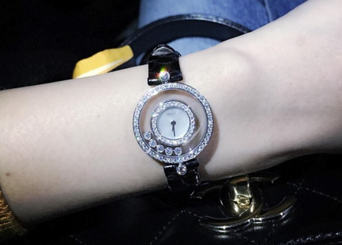 Đồng hồ giá 7 tỷ của ca sĩ Thủy Tiên.
