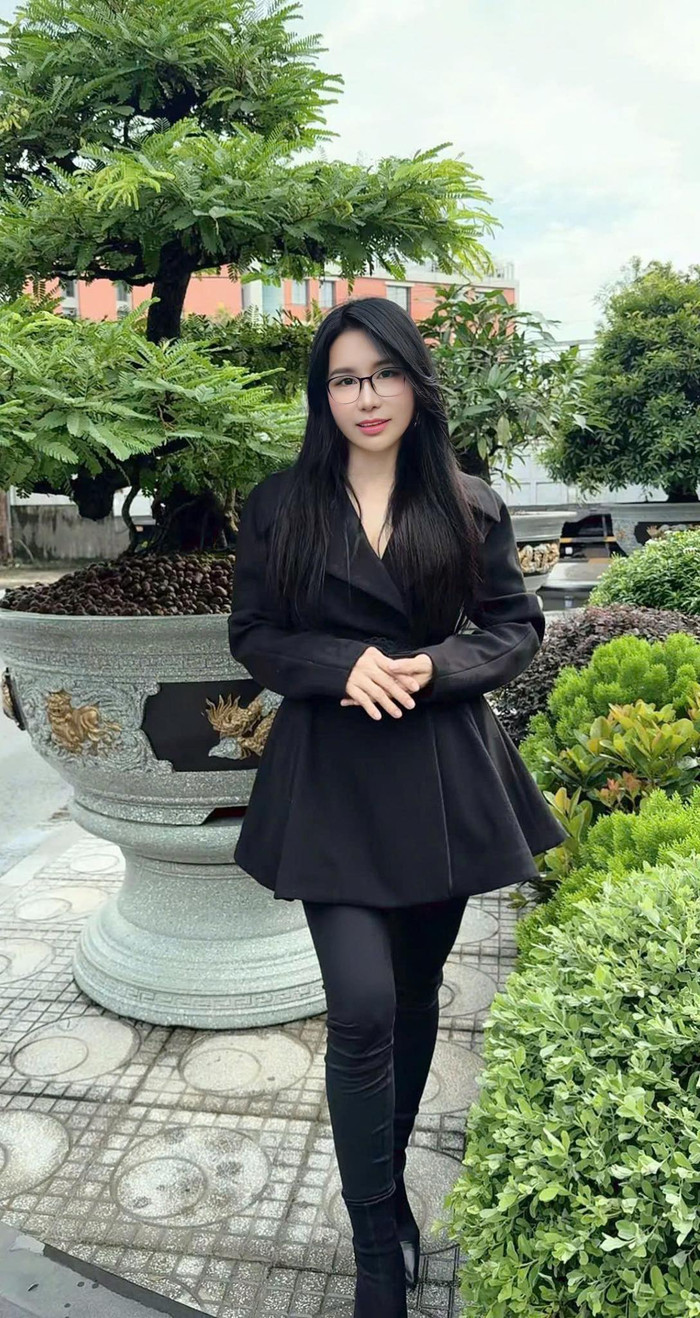 Bà chủ Thẩm mỹ viện Mailisa sử dụng máy khử trùng có sức chứa thực tế 200 đôi đũa. Ảnh: FBNV