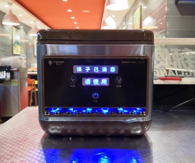 Máy khử trùng của bà chủ Thẩm mỹ viện Mailisa không chỉ là một thiết bị bếp thông thường, mà đã trở thành 'bảo chứng vệ sinh' thầm lặng giúp căn bếp gia đình luôn sạch sẽ. Ảnh minh họa