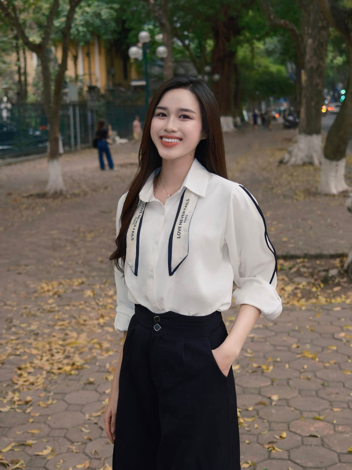 Đỗ Thị Hà lựa chọn bộ đôi sản phẩm đến từ thương hiệu Hàn Quốc. Ảnh: FBNV