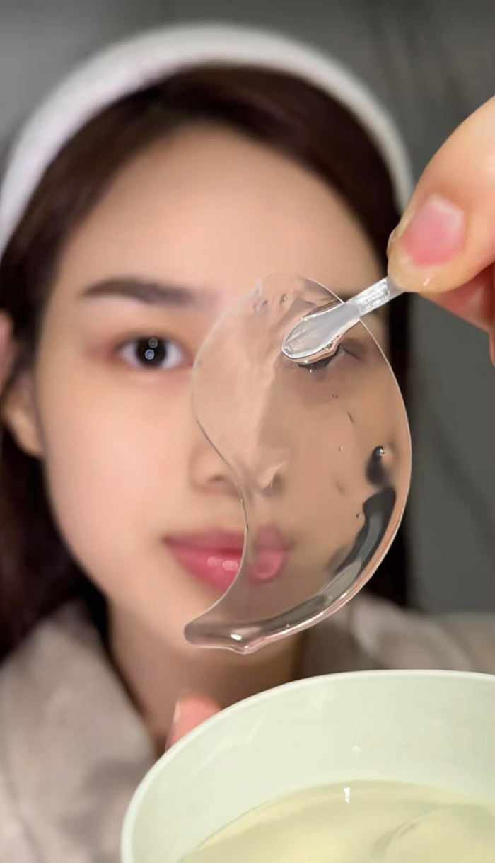 Đỗ Thị Hà chia sẻ routine dưỡng vùng da quanh mắt vùng mặt nạ mắt. Ảnh chụp màn hình