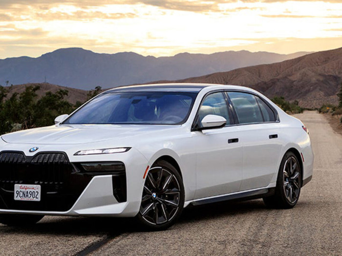 Chiếc xe 4 tỷ của Hương Giang.