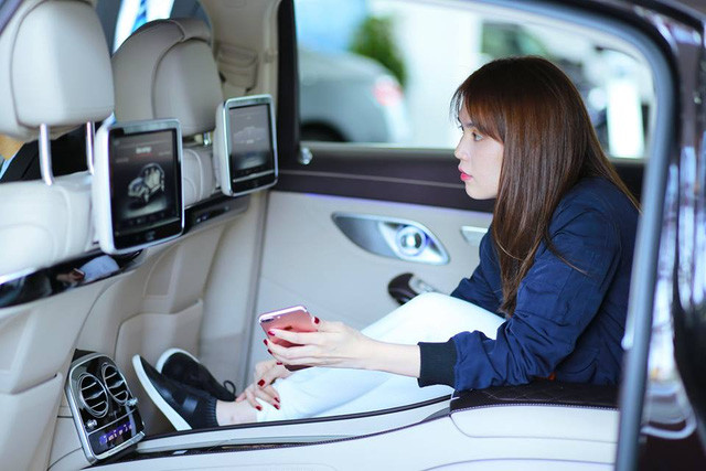 Bên trong khoang nội của chiếc xe Ngọc Trinh sở hữu. 