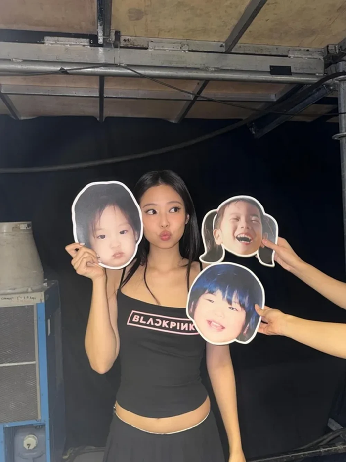 Những hình ảnh phía sau hậu trường cũng được nữ ca sĩ chia sẻ.