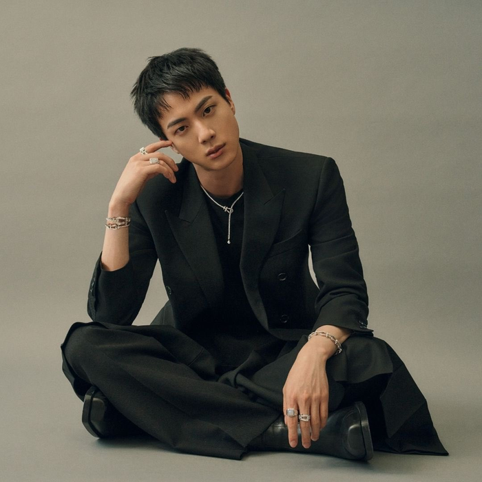 Jin (BTS) được xem là một trong những 'biểu tượng visual' của K-pop. 