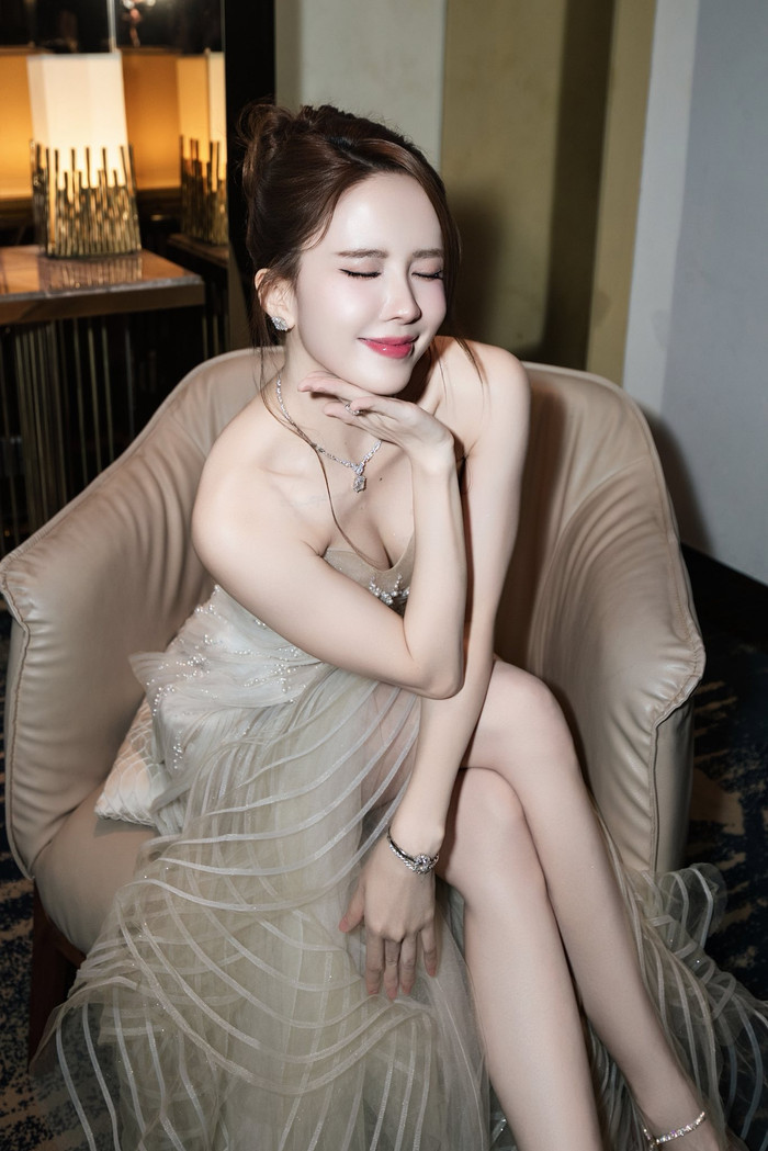 Thiều Bảo Trâm sở hữu làn da vạn người mê. Ảnh: FBNV