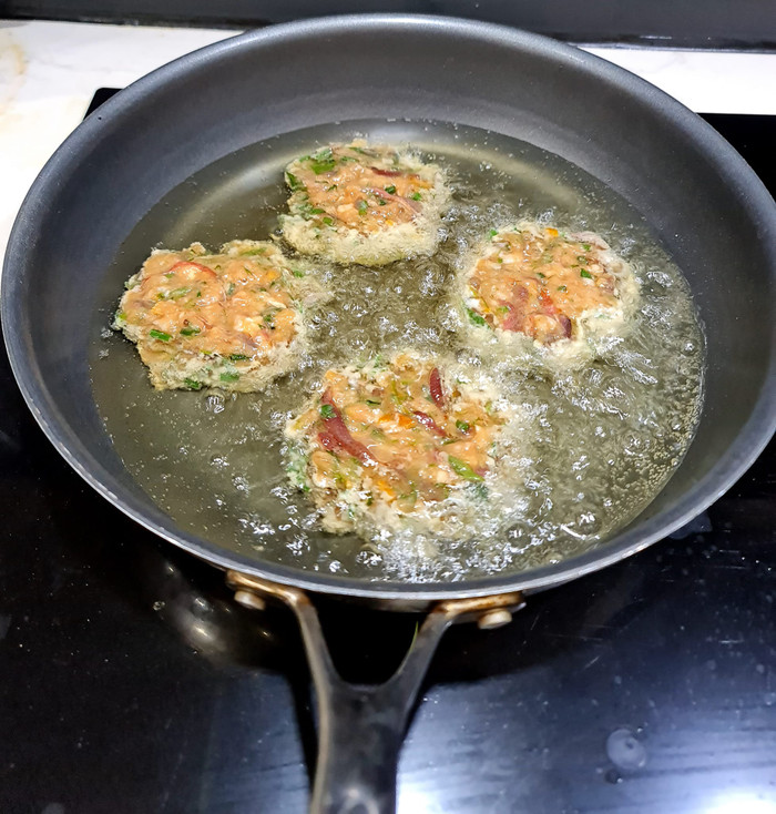 Dịp cuối năm rất thích hợp để đi Hải Phòng thưởng thức món chả rươi