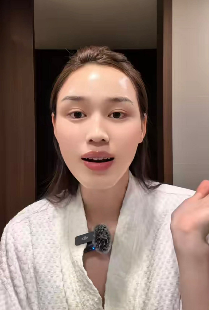 Đỗ Thị Hà khoe mặt mộc sau khi sử dụng serum 400 nghìn. Ảnh chụp màn hình