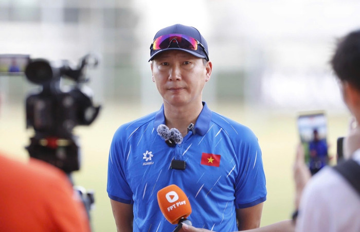 HLV Kim Sang Sik tuyên bố mục tiêu của U22 Việt Nam là thắng Malaysia. Ảnh: VFF