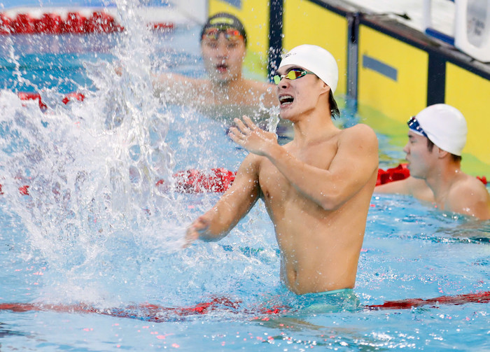 Cách đây ít phút, Trần Hưng Nguyên đã giành HCV ở nội dung 200 m hỗn hợp nam ở SEA Games 33. Ảnh: Lê Phong