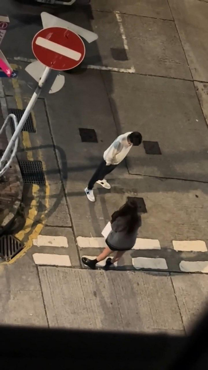 Cãi nhau với người yêu ngoài đường, cô gái có hành động khiến ai cũng 'nhăn mặt' Ảnh 2