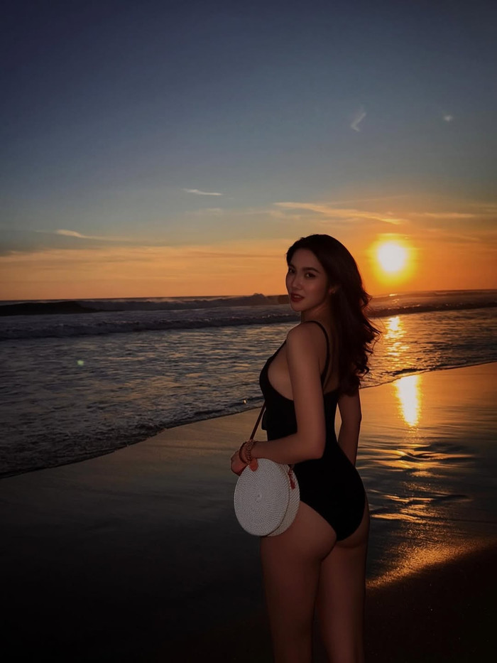 Người đẹp Thái Lan thường xuyên diện trang phục gợi cảm. 