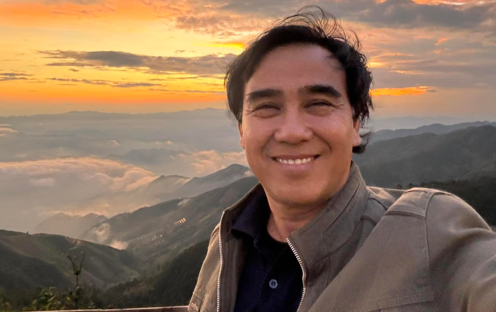 Thời gian vừa qua, MC Quyền Linh phải đối mặt liên tục với hàng loạt tin đồn thất thiệt trên mạng xã hội.