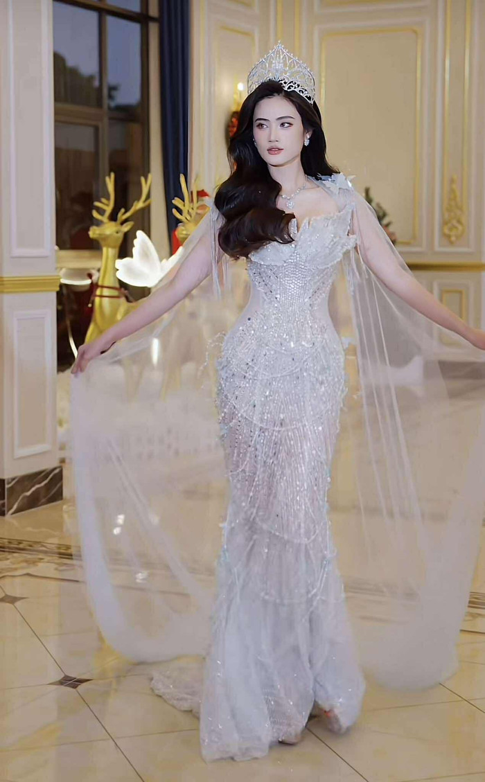 Ý Nhi sẽ kết thúc nhiệm kỳ Miss World Vietnam vào tháng 3/2026. 