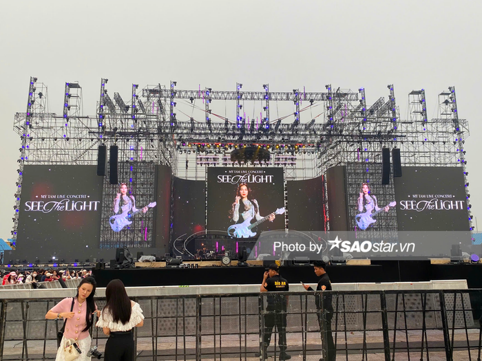 Cận sân khấu liveshow của Mỹ Tâm.