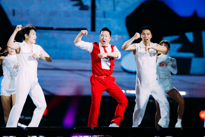 Nam ca sĩ hàng đầu showbiz bị cảnh sát khám xét công ty, tịch thu điện thoại Ảnh 2