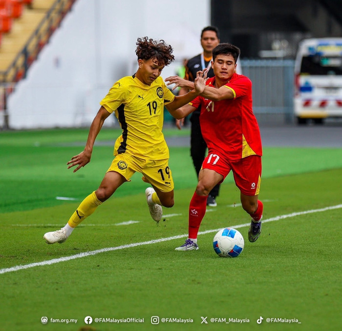 Malaysia sụp đổ nhanh chóng với hai bàn thua trong hiệp 1. Ảnh: FAM