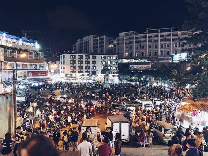 Khung cảnh nhộn nhịp tại Chợ đêm Đà Lạt