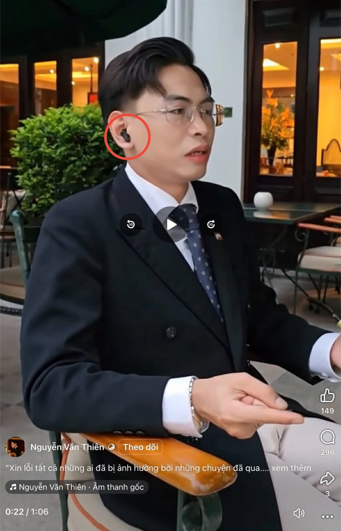 Cộng đồng mạng dễ dàng nhận ra 'tổng tài' Nguyễn Văn Thiên hầu như không bao giờ rời chiếc tai nghe 5 triệu này. Ảnh chụp màn hình