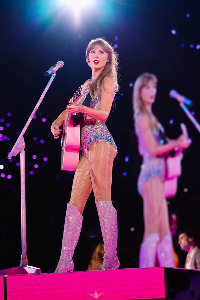 'Lá chắn' của Taylor Swift trên sân khấu The Eras Tour Ảnh 4