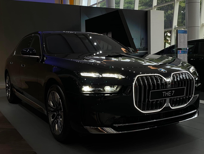 BMW 735i M Sport đại diện cho triết lý thiết kế và công nghệ mới nhất của BMW trong gần nửa thế kỷ phát triển