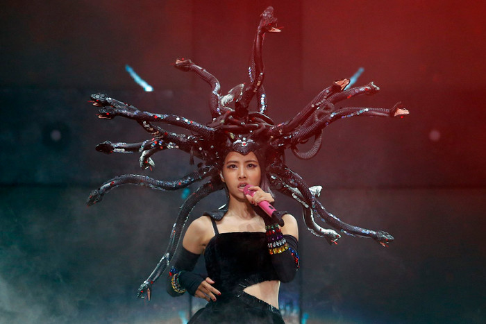 Nữ ca sĩ hàng đầu showbiz bị 'cấm sóng' vô thời hạn, khán giả 'sốc nặng' Ảnh 5