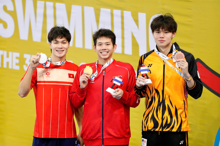 Quang Thuấn đổi màu huy chương thành công. Ảnh: Lê Phong