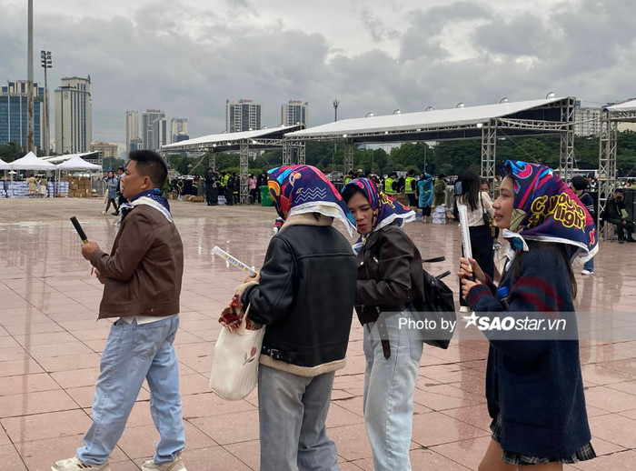 Hiện tại mưa đã vơi, hứa hẹn một đêm live concert bùng nổ.