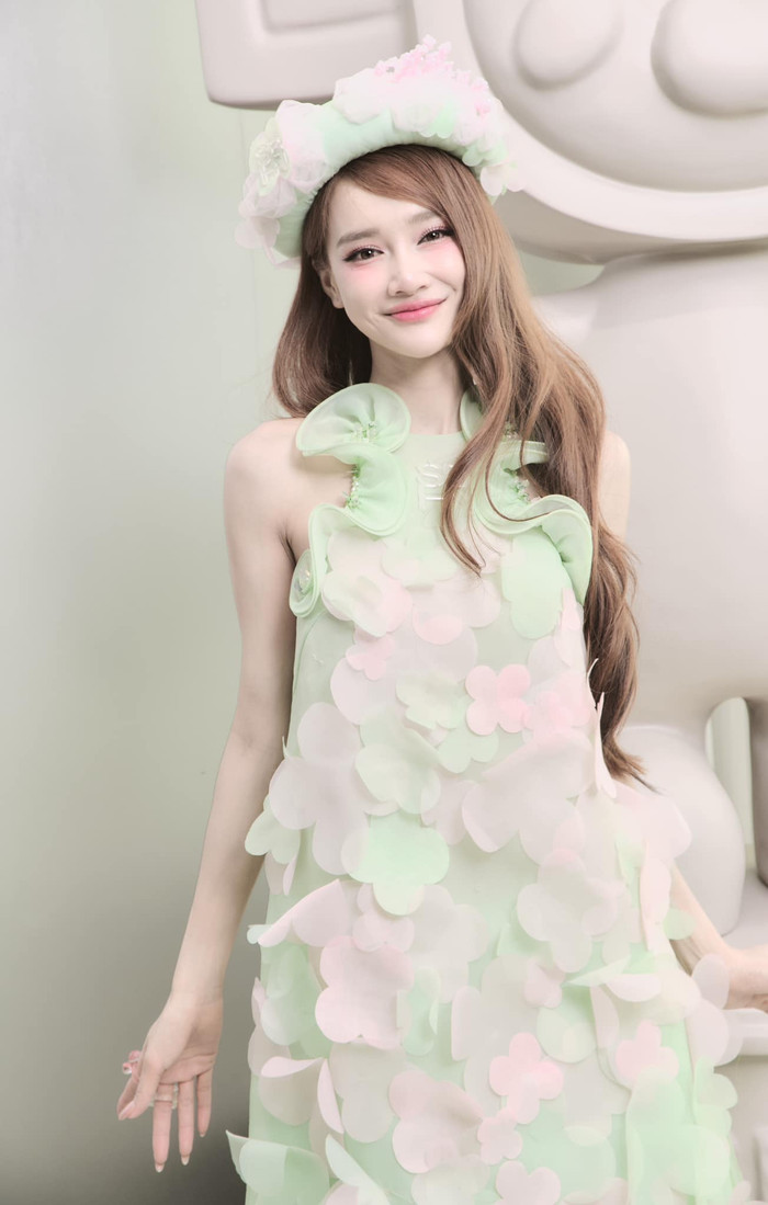 Nhã Phương thường tặng chồng những phụ kiện đắt đỏ. Ảnh: FBNV